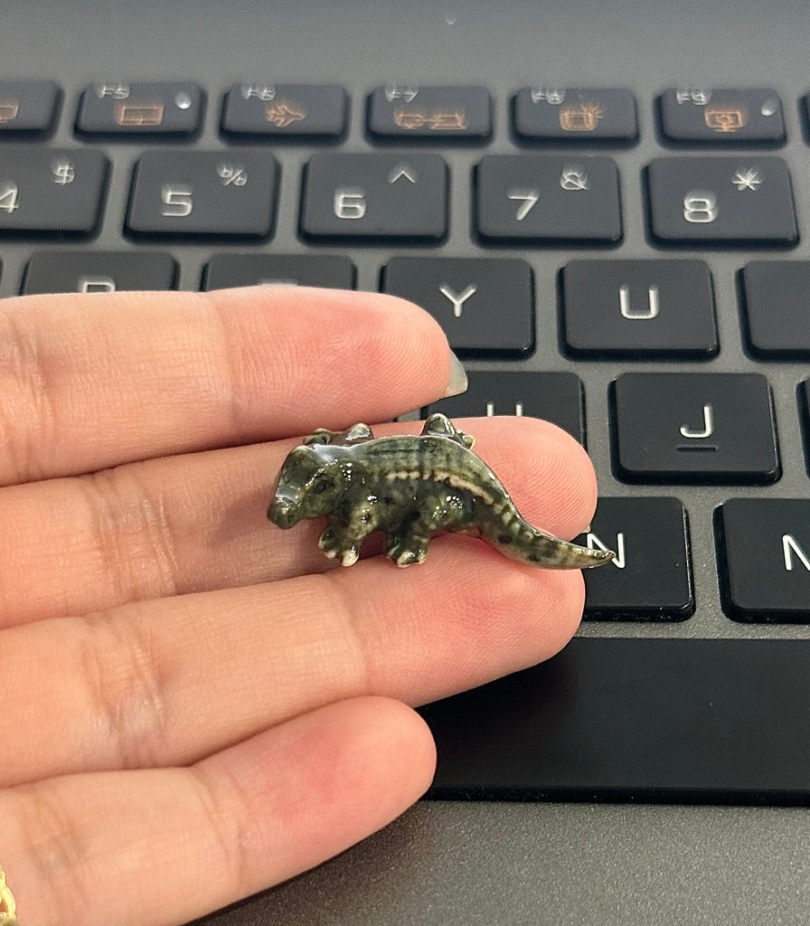 Mini Crocodile Figurine - Miniature Hand Made Painted Ceramic Alligator Animal Porcelain Decorative Figures Collectible Figurines Décor Gifts