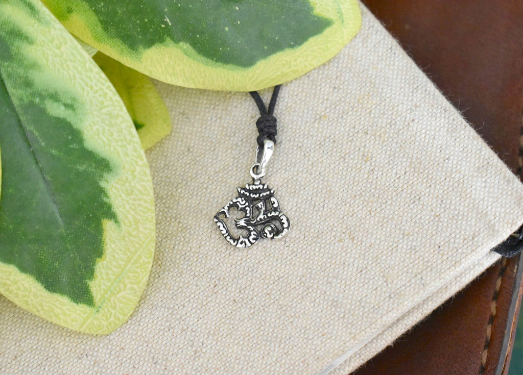 New Om Ohm Hindu Word Yoga Silver Pewter Charm Necklace Pendant Jewelry