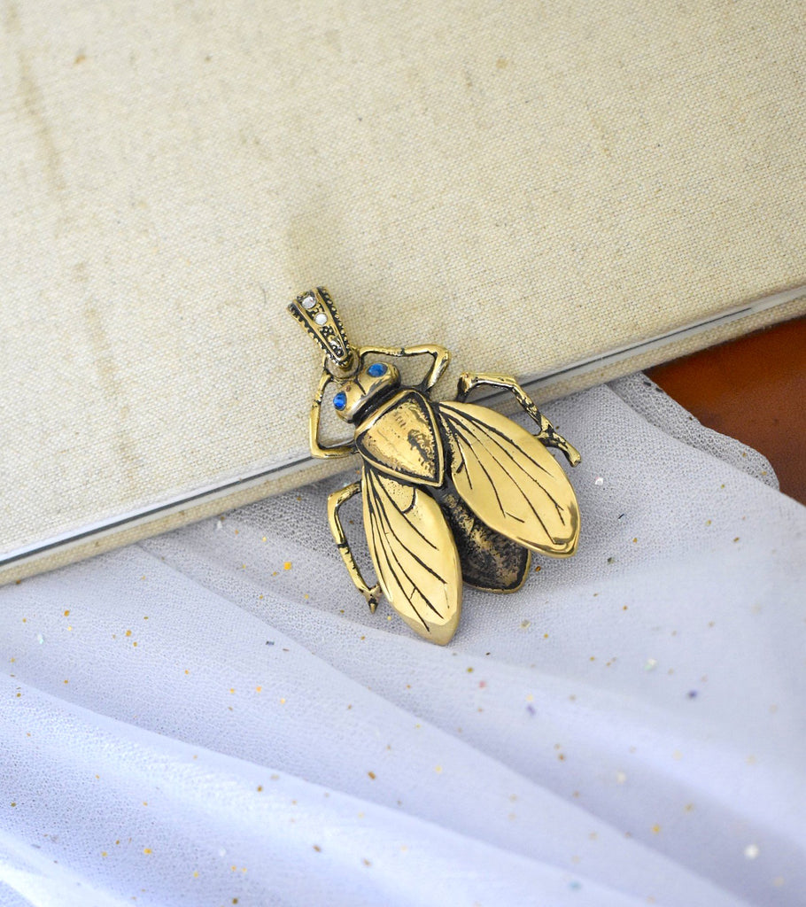 Exquisite Golden Wings Beetle Gold Brass Necklace Pendant Jewelry