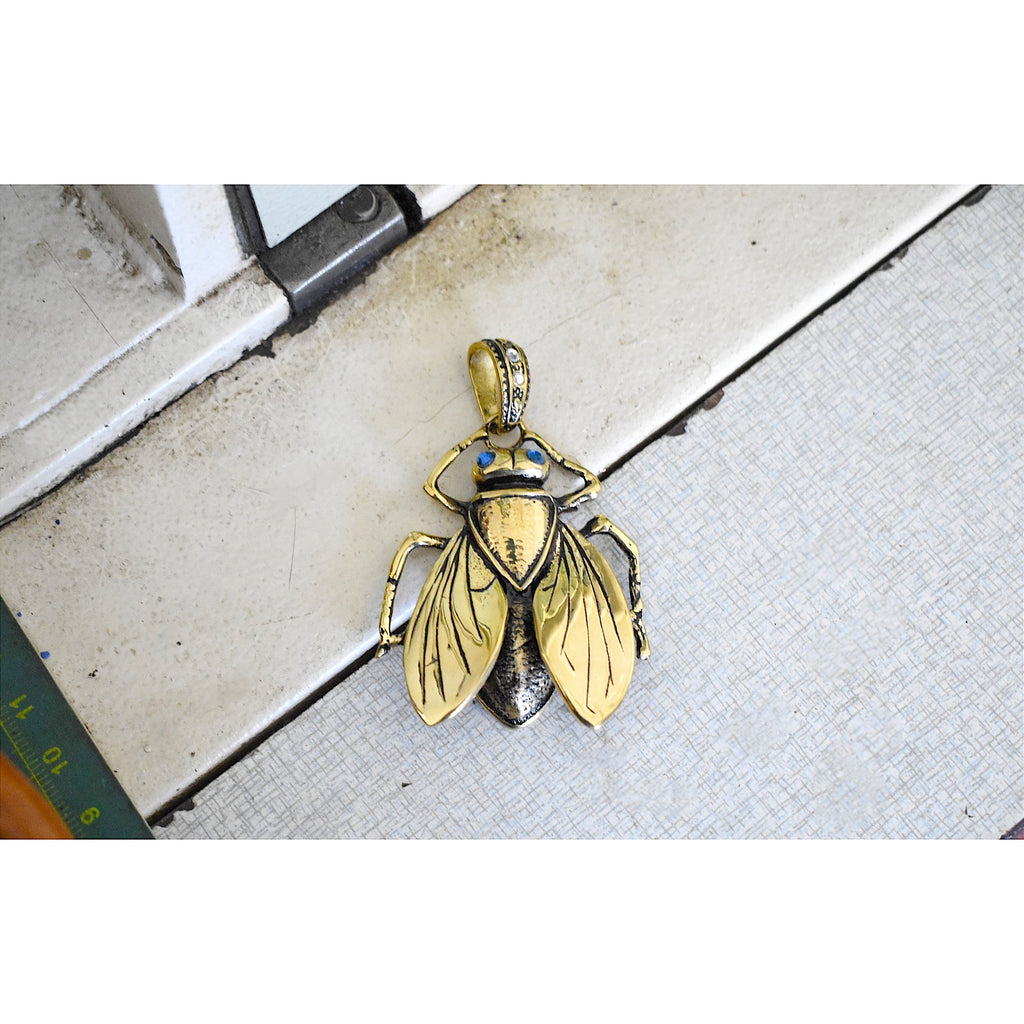 Exquisite Golden Wings Beetle Gold Brass Necklace Pendant Jewelry