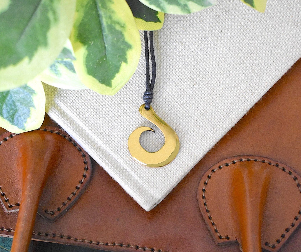 Beautiful Maori Fishing Hook Silver Pewter Gold Brass Necklace Pendant Jewelry