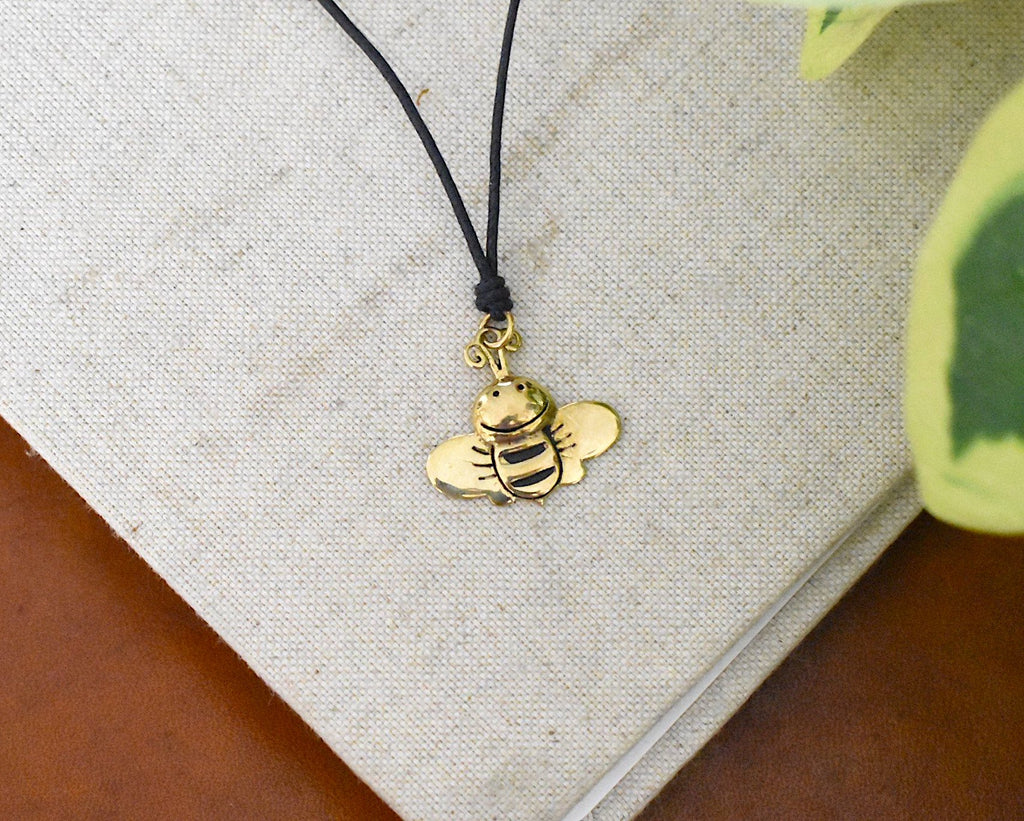 Lovely Bee Pewter Silver Gold Brass Necklace Pendant Jewelry