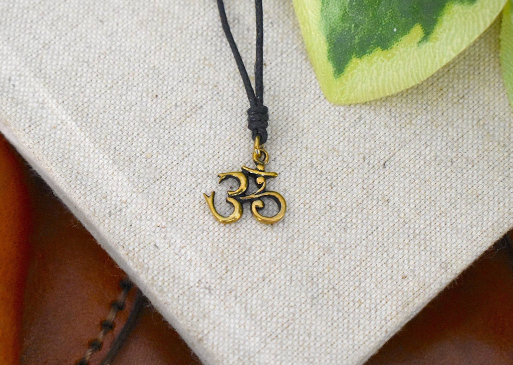 Lovely Hindu Word Om Ohm 92.5 Sterling Silver Necklace Pendant Jewelry