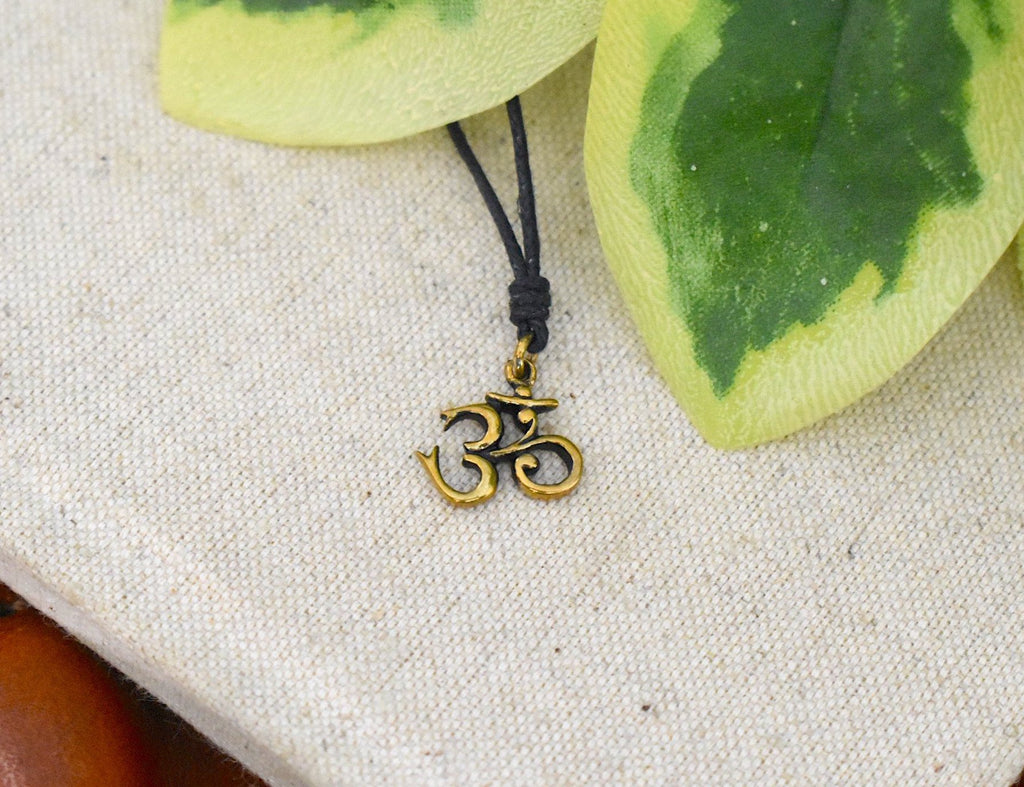 Lovely Hindu Word Om Ohm 92.5 Sterling Silver Necklace Pendant Jewelry