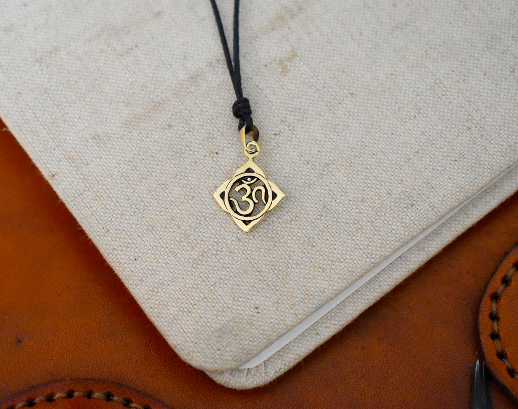 Trendy Hindu Word Om Ohm 92.5 Sterling Silver Pewter Brass Necklace Pendant Jewelry