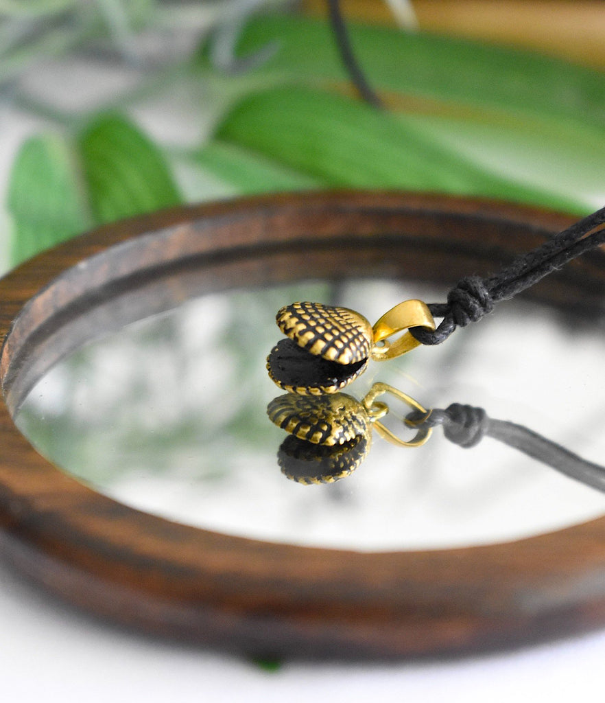 Cute Mini Seashell Gold Brass Charm Necklace Pendant Jewelry