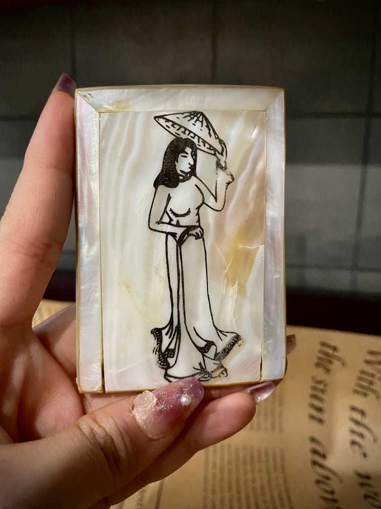 Mini Handcrafted Mother Of Pearl Retro Mirror Makeup Mirror for Women Girls Travel Daily Use
