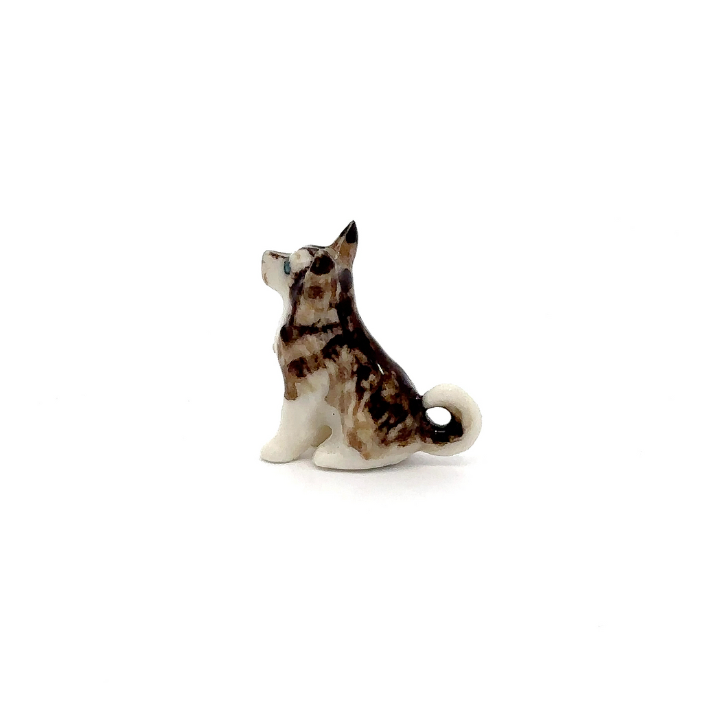 Tiny Siberian Husky Ceramic Figurines Dog Miniature Porcelain Pet Dollhouse Replica Pottery Collectible Animals Puppy Decoration Items Decor