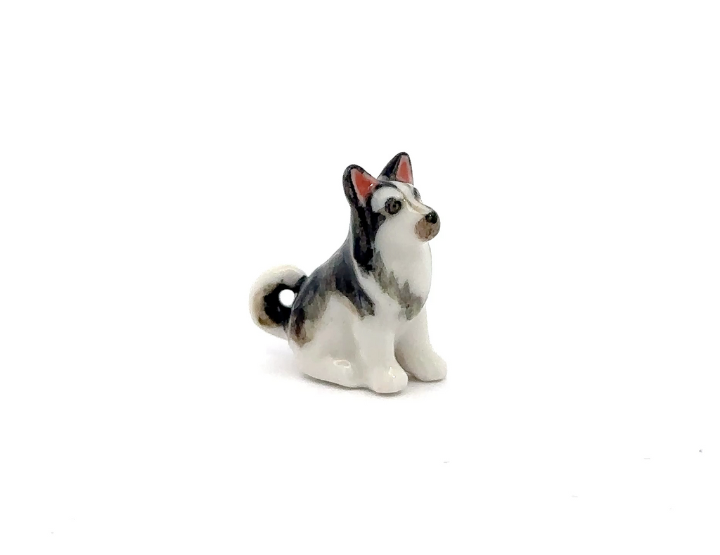 Tiny Siberian Husky Ceramic Figurines Dog Miniature Porcelain Pet Dollhouse Replica Pottery Collectible Animals Puppy Decoration Items Decor