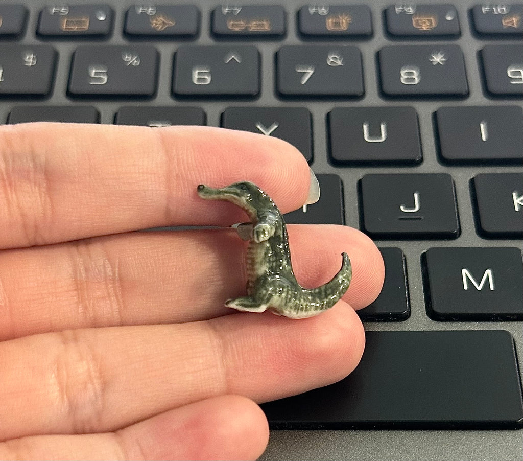 Mini Crocodile Figurine - Miniature Hand Made Painted Ceramic Alligator Animal Porcelain Decorative Figures Collectible Figurines Décor Gifts