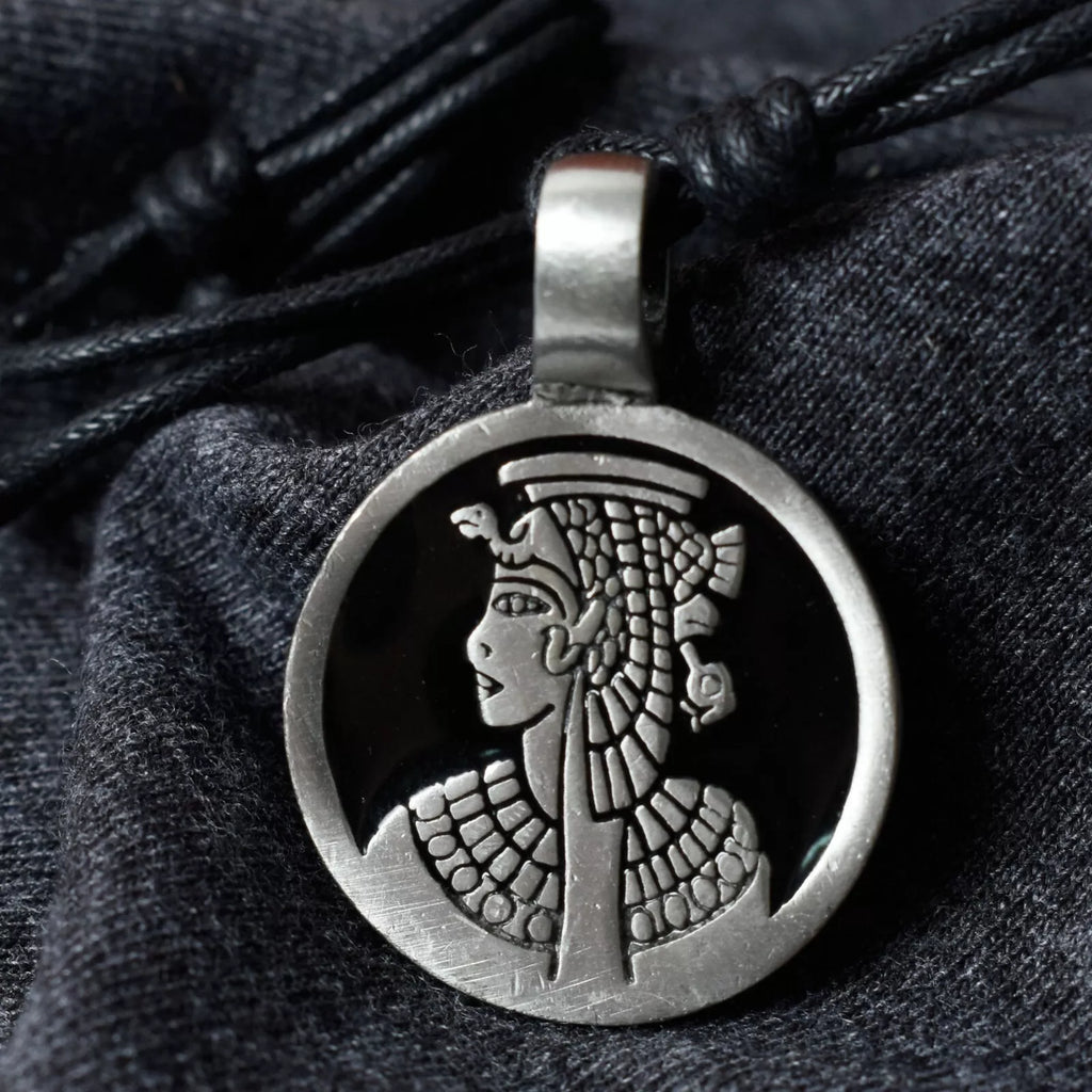New Nefertari Egyptian Queen Silver Pewter Charm Egypt Necklace Pendant Jewelry