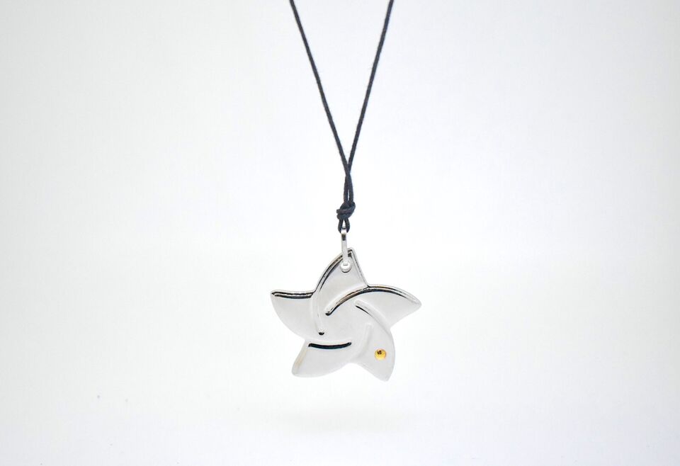 Lovely Flower Star Stainless Steel & 18K Gold Necklace Pendant Jewelry