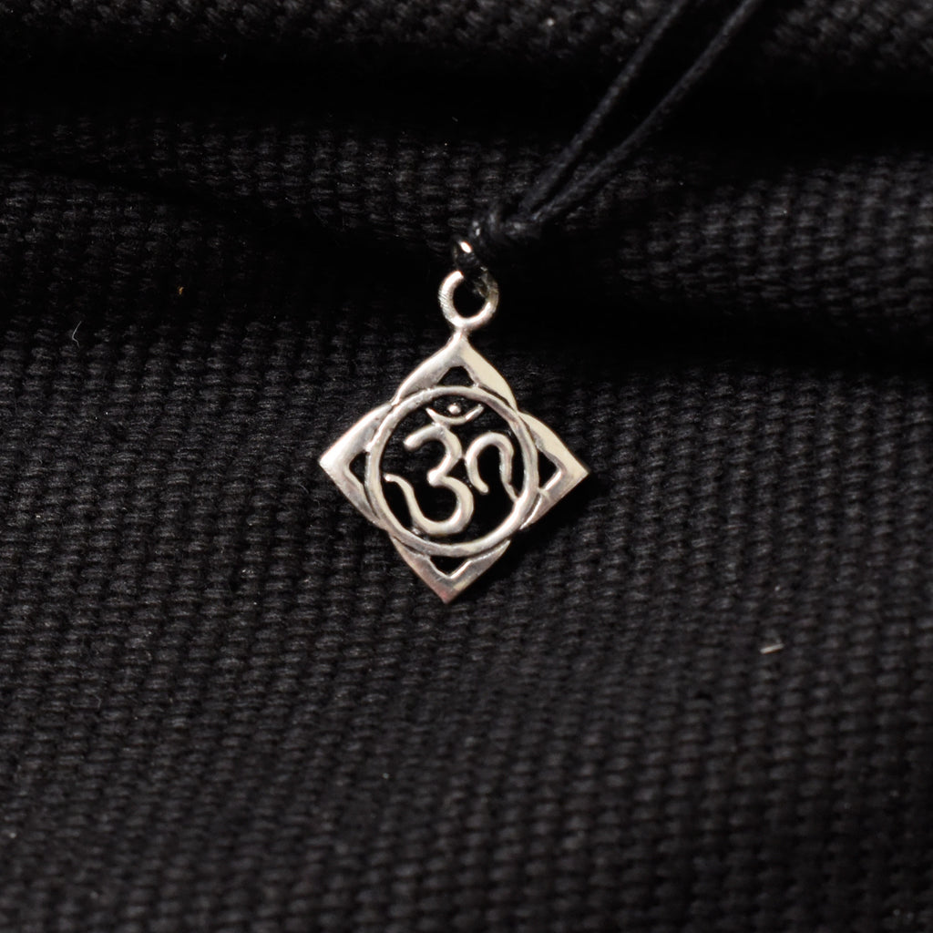 Trendy Hindu Word Om Ohm 92.5 Sterling Silver Pewter Brass Necklace Pendant Jewelry