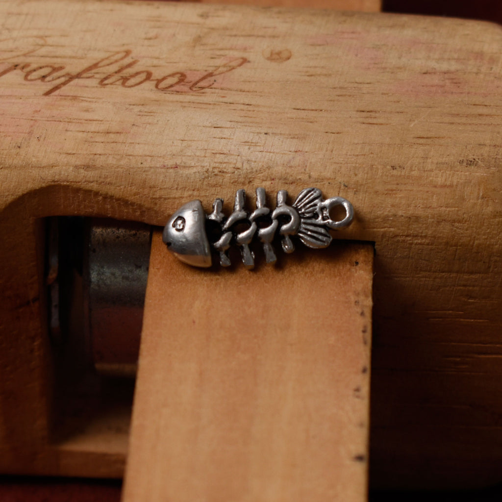 Celtic Fish Bone Skeleton Silver Pewter Necklace Pendent Jewelry