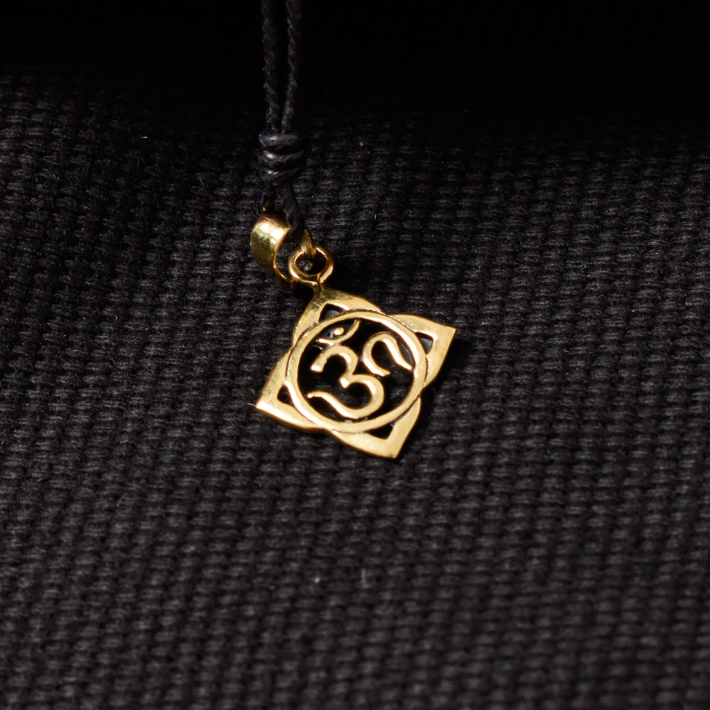 Trendy Hindu Word Om Ohm 92.5 Sterling Silver Pewter Brass Necklace Pendant Jewelry