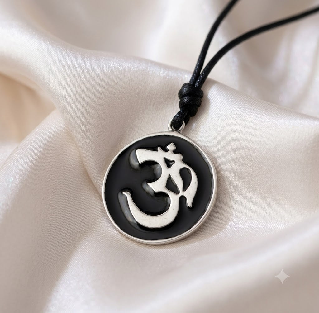 Fashionable Om Ohm Silver Pewter Charm Necklace Pendant Jewelry With Cotton Cord