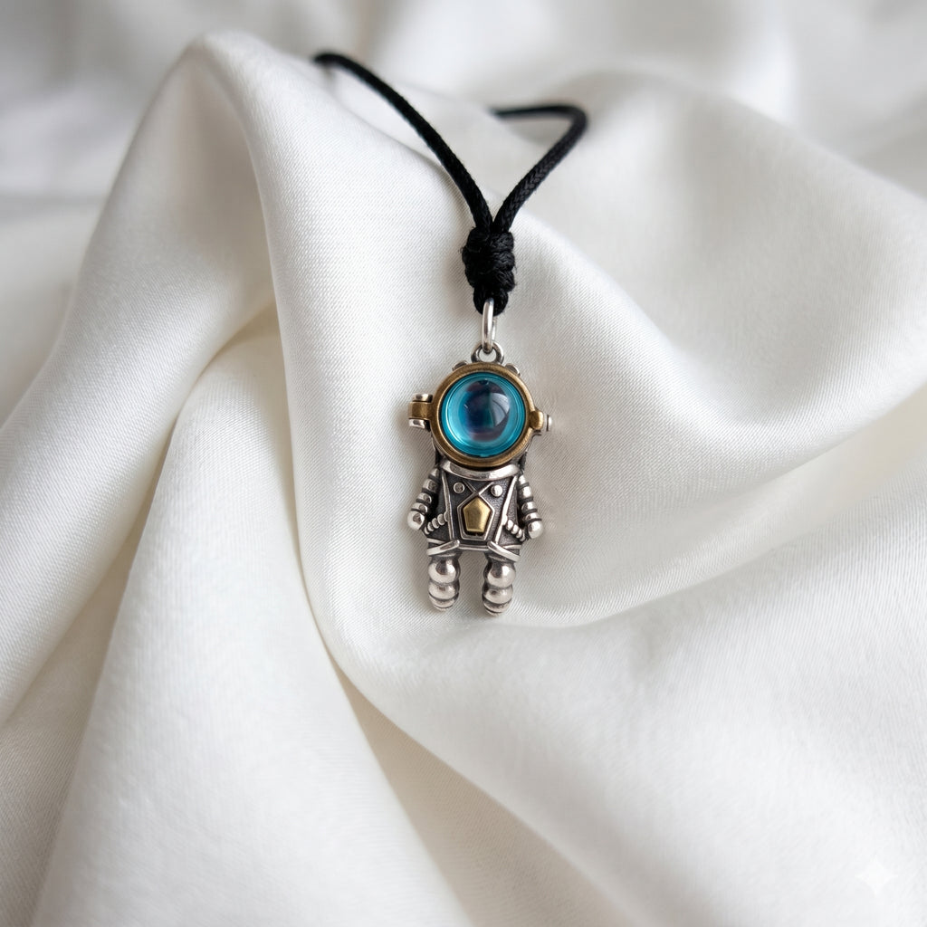 Cute Vintage Astronaut 92.5 Sterling Silver Charm Pendant Jewelry