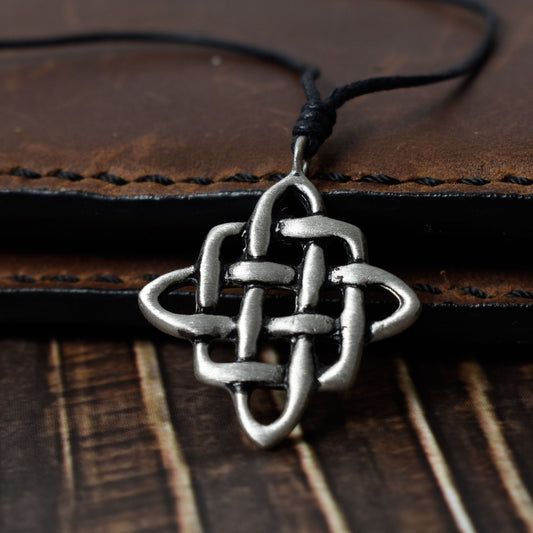 Stunning Celtic Knot Silver Pewter Charm Necklace Pendant Jewelry