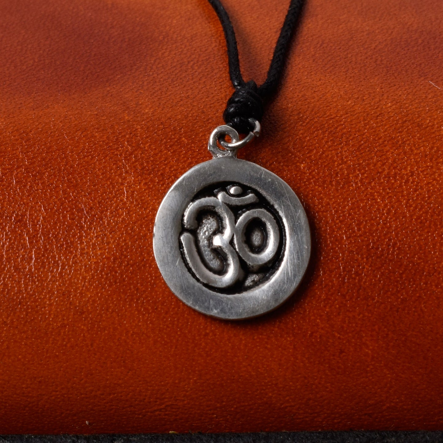 Stylish Om Hindu Word Silver Pewter Charm Necklace Pendant Jewelry