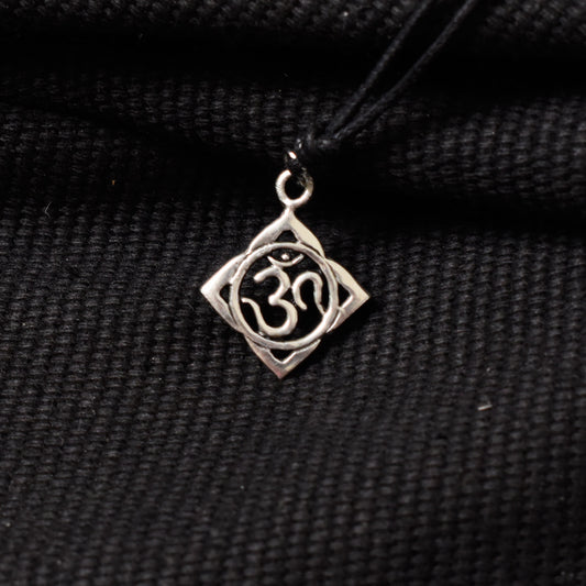 Trendy Hindu Word Om Ohm 92.5 Sterling Silver Pewter Necklace Pendant Jewelry